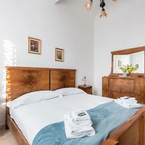 Apartment Le Grazie In Superb Location, Florence